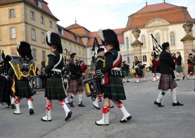 Gordons on Parade 2017 Massed Pipes and Drums auf Paradeplatz in Schneckenformation